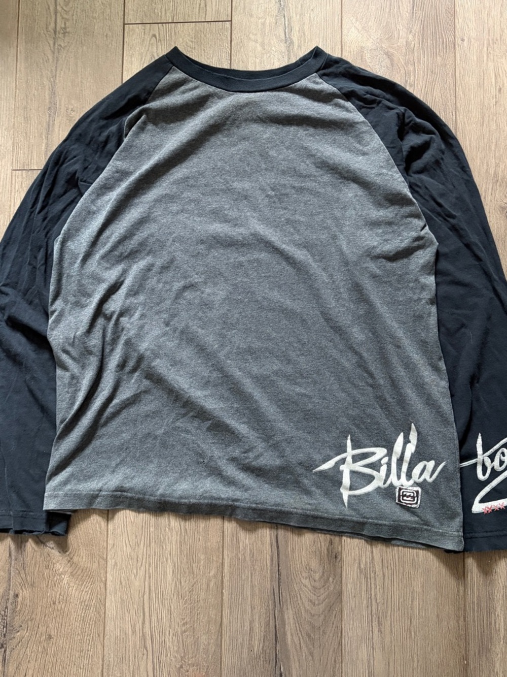 Billabong Vintage 90s Men’s Two-Tone Long Sleeve Raglan Shirt